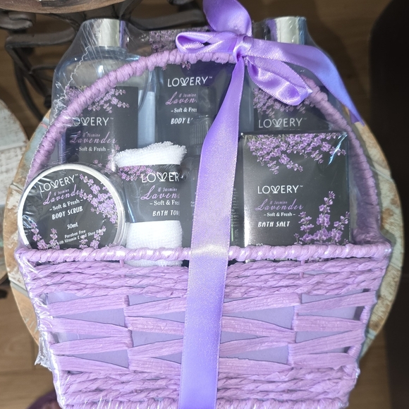 NWT LOVERY: Lavender & Jasmine Spa Bath Gift Set - 9Pc Relaxation Kit, Unopened - Picture 10 of 10
